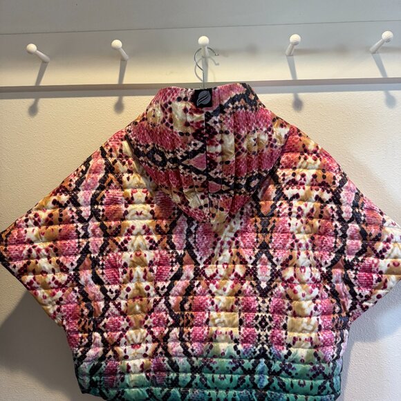 THINK ROYLN Puffer Poncho - Picture 3 of 4